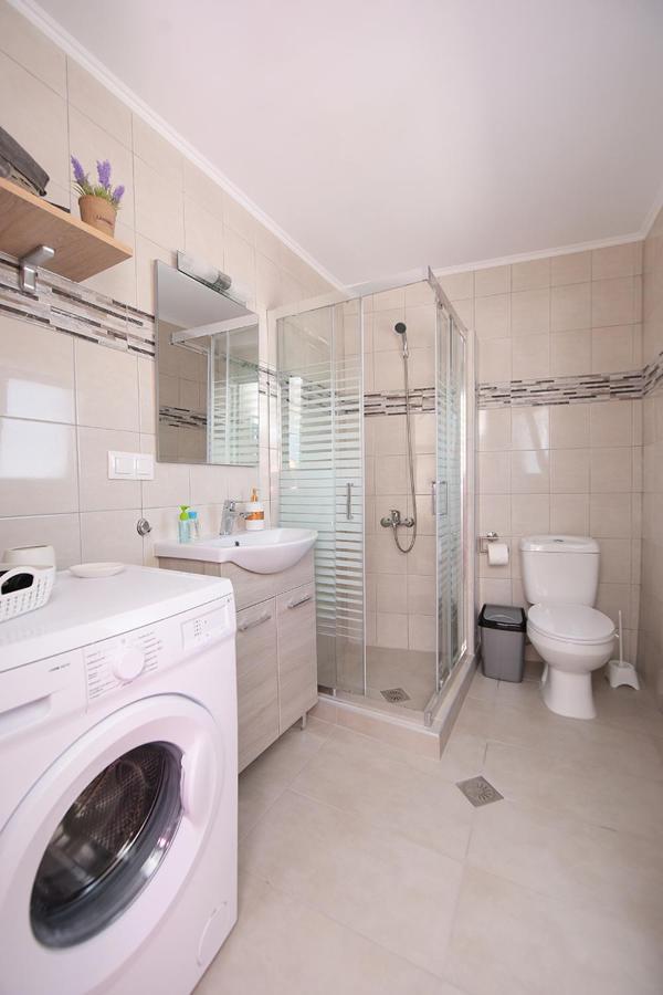 Happy Days Und Studio/penthouse Apartament