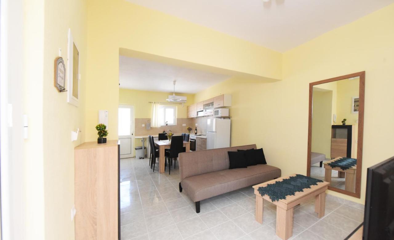 Happy Days Und Studio/penthouse Apartament