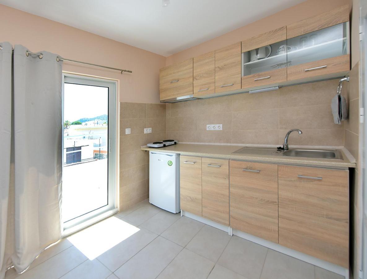 Happy Days Und Studio/penthouse Leilighet